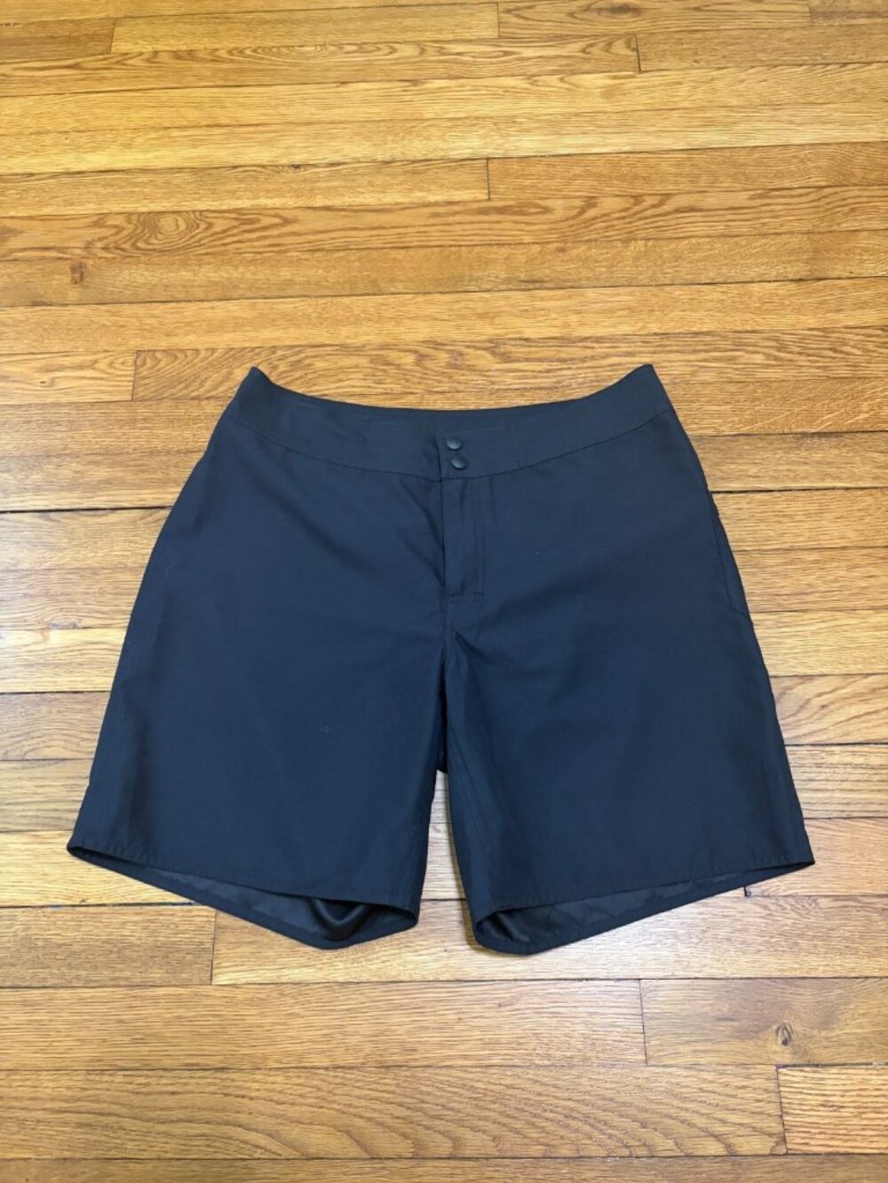 LL Bean Womens Hiking Shorts Size 10 Black Flat Front Bermuda 8" Inseam Outdoor